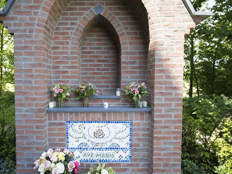 Mariabeeld gestolen uit kapel op begraafplaats in Vogelenzang - Haarlems Dagblad (persbericht) (Registratie)