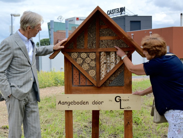 Stichting Groen Licht doet bijenhotel cadeau aan Kaag en Braassem - Leidsch Dagblad (persbericht) (Registratie)