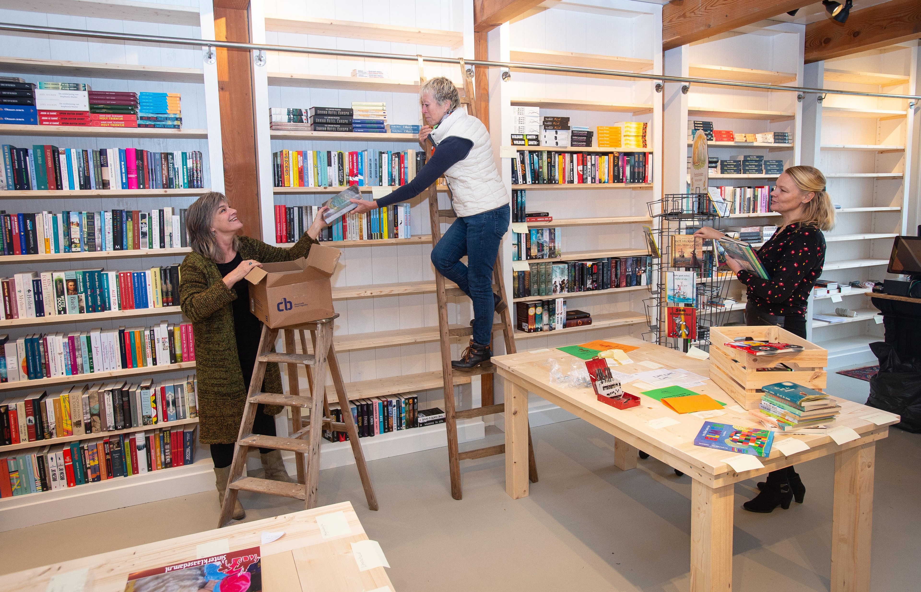Edam krijgt eindelijk z'n boekenwinkel terug; 't Pakhuys aan de Lingerzijde gaat zaterdag open - Noordhollands Dagblad